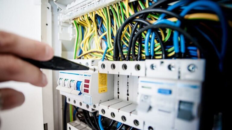 Electricidad Como Oportunidad de Negocio y de Trabajo